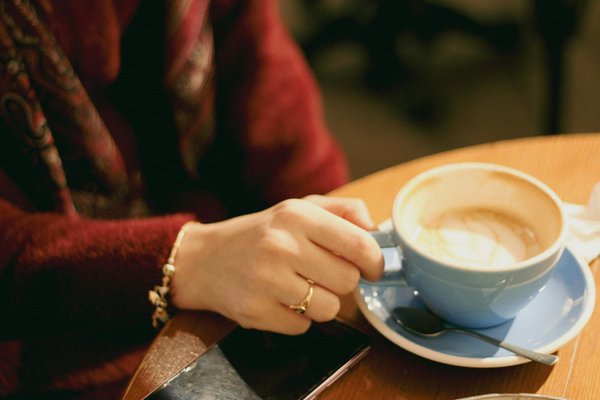 Découvrez des colliers en bois : le choix naturel pour tous les styles