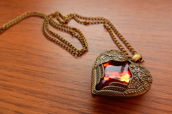 Colliers personnalisés : créez votre bijou unique et significatif